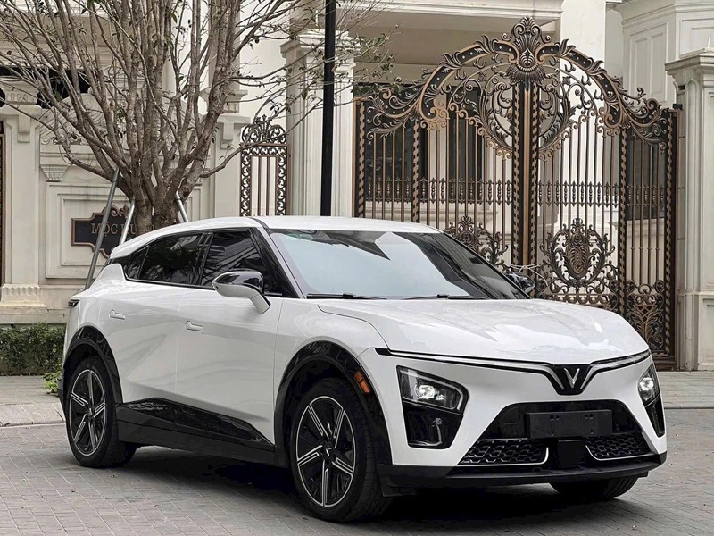 Vinfast VF7 PLUS AWD 2026