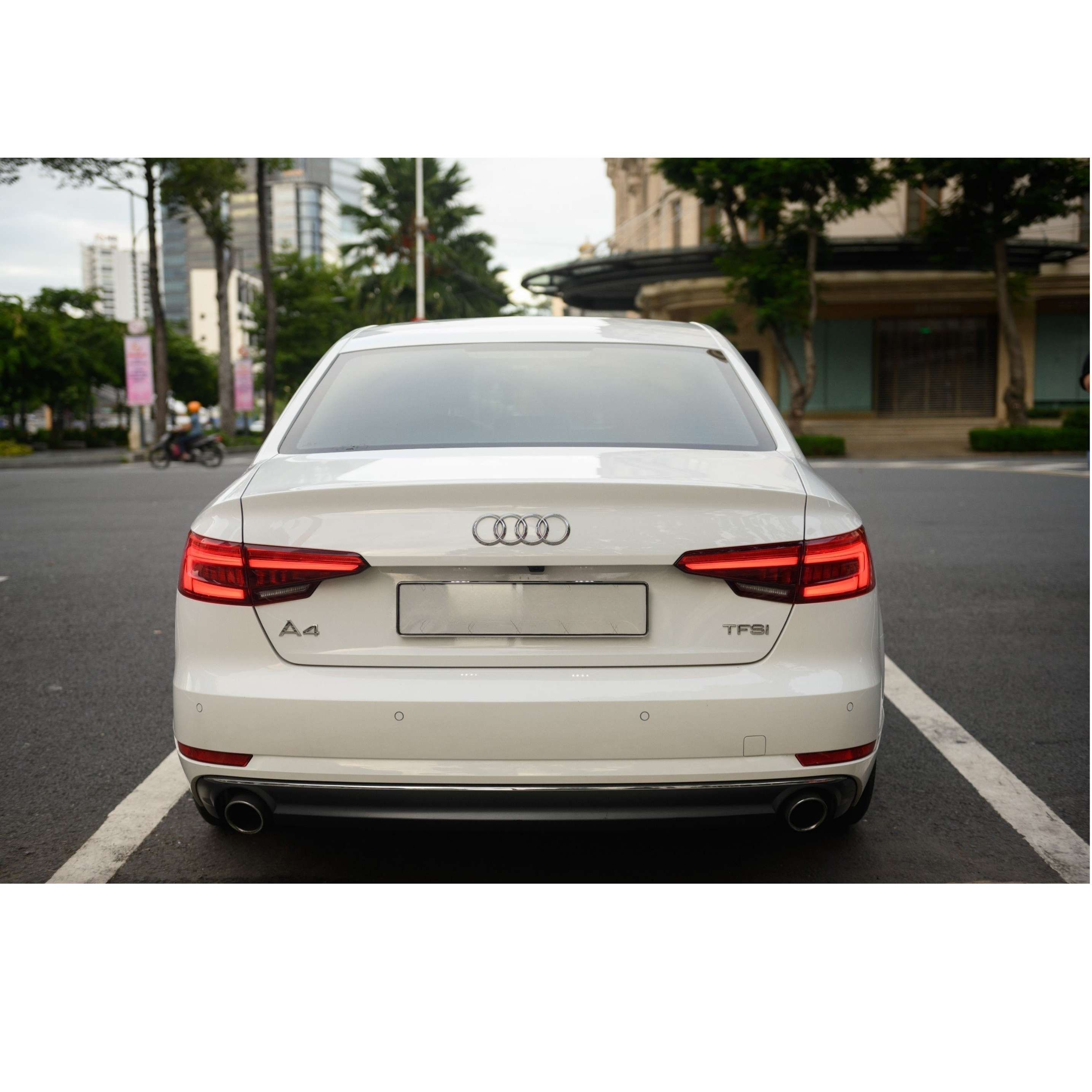 AUDI A4 TRẮNG